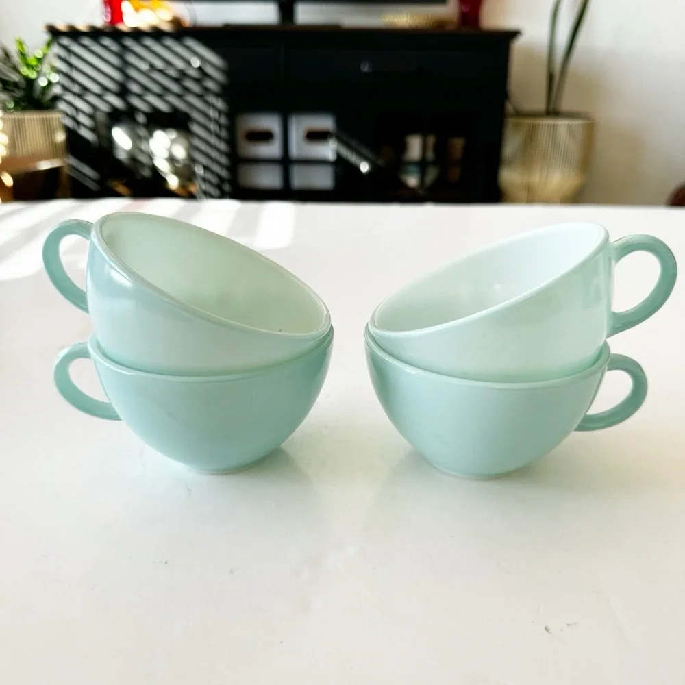 Pyrex set four